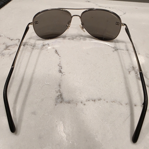 Aviator Sunglasses with Silver Frame - Picture 4 of 4